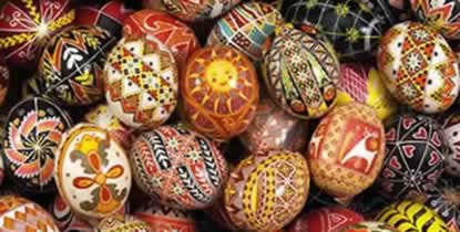 Beautiful pysanky design by Joan Brander of babasbeeswax.com